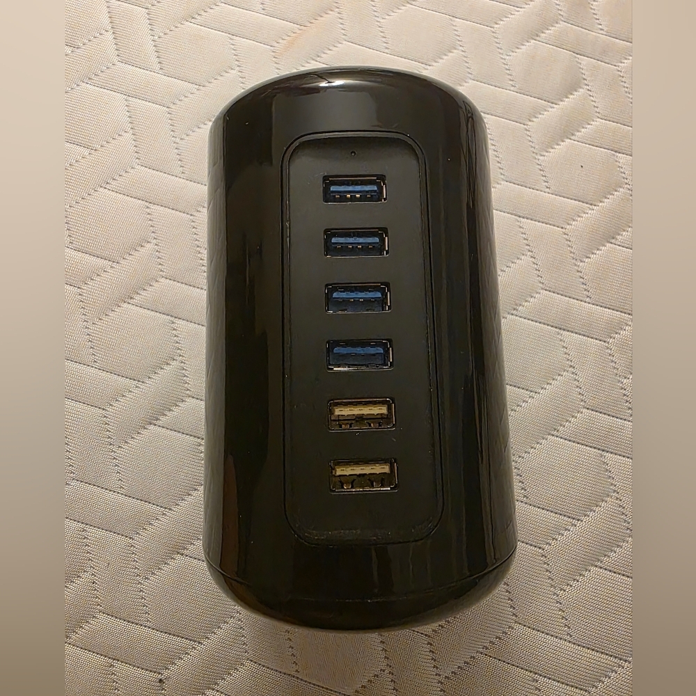 Black USB Hub